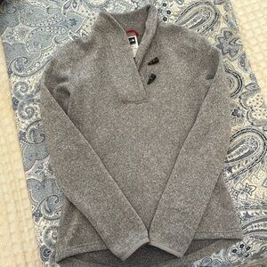 The north face women’s sweater pullover size small